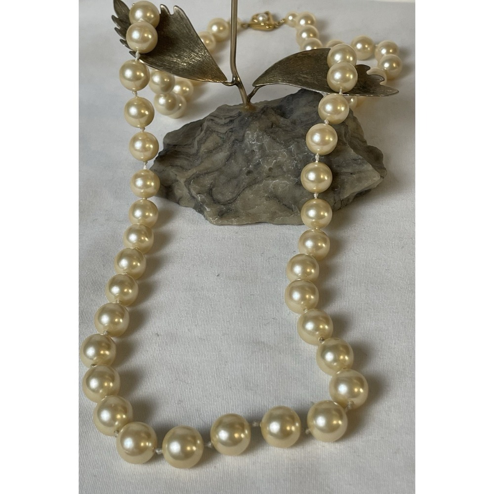 80s Liz Claiborne Faux Pearl Necklace 31" Individually Knotted Box Logo Clasp